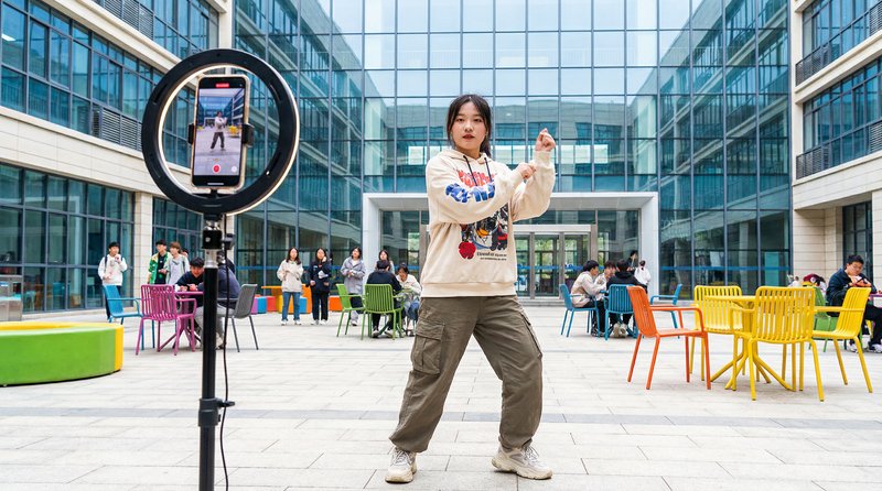 男同网AI创意传媒